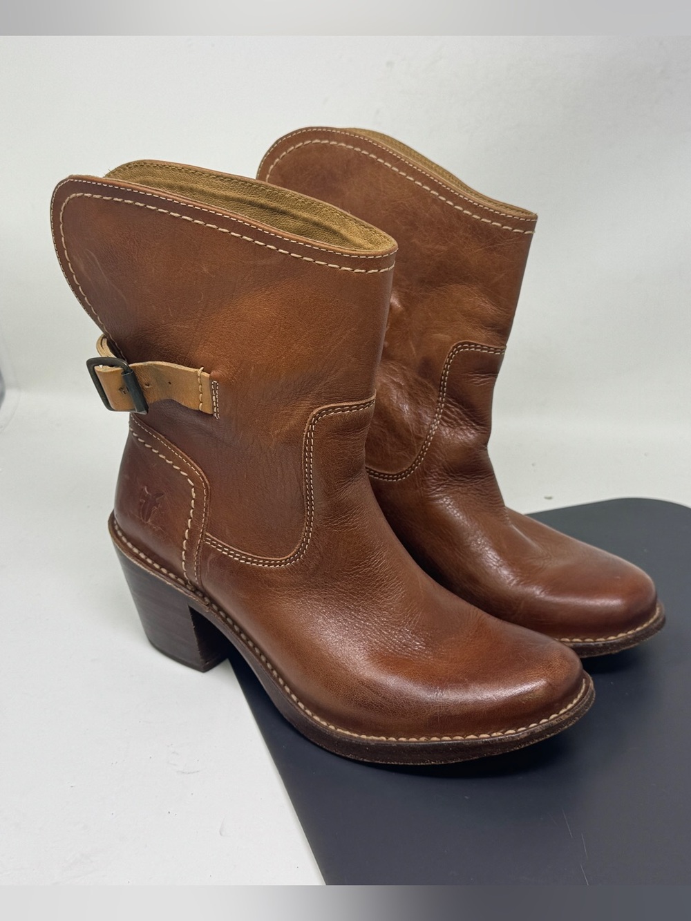 Women's Frye Carmen Shortie Brown Leather Bootie Boots SZ 6 $298
